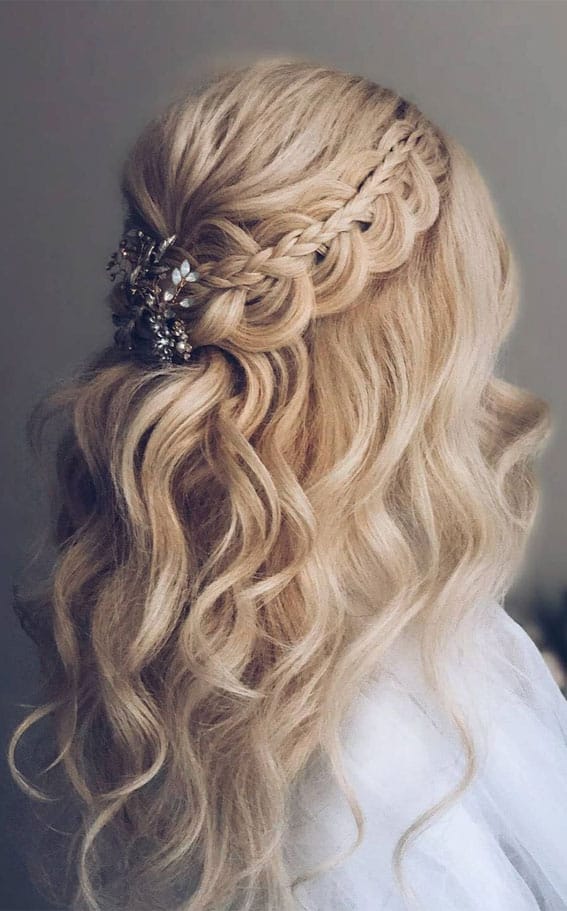 Pastel lavender hair style, soft wavy look inspired by celebrities like Hilary Duff and Kylie Jenner
